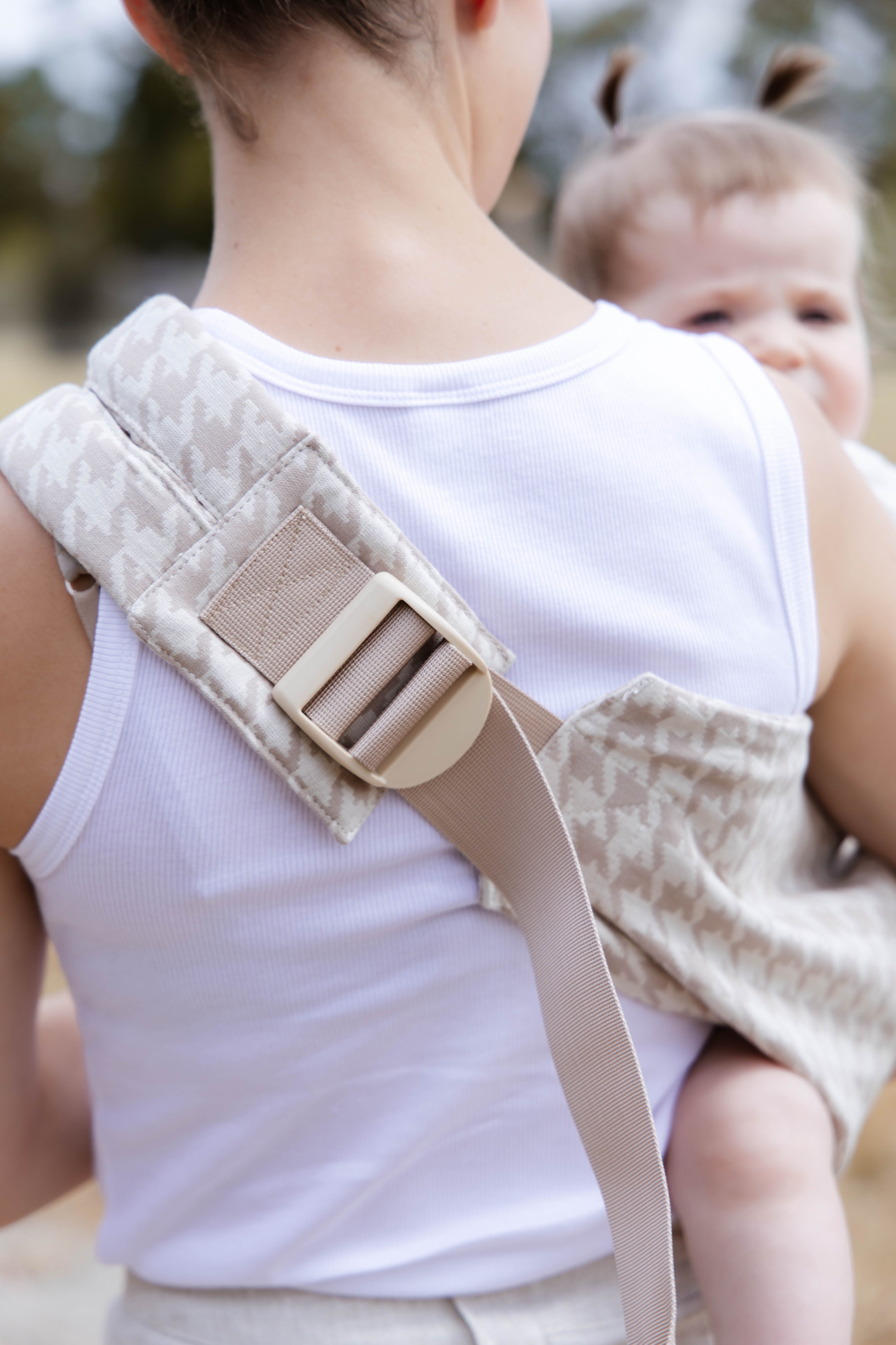 Beige and White Houndstooth Sling