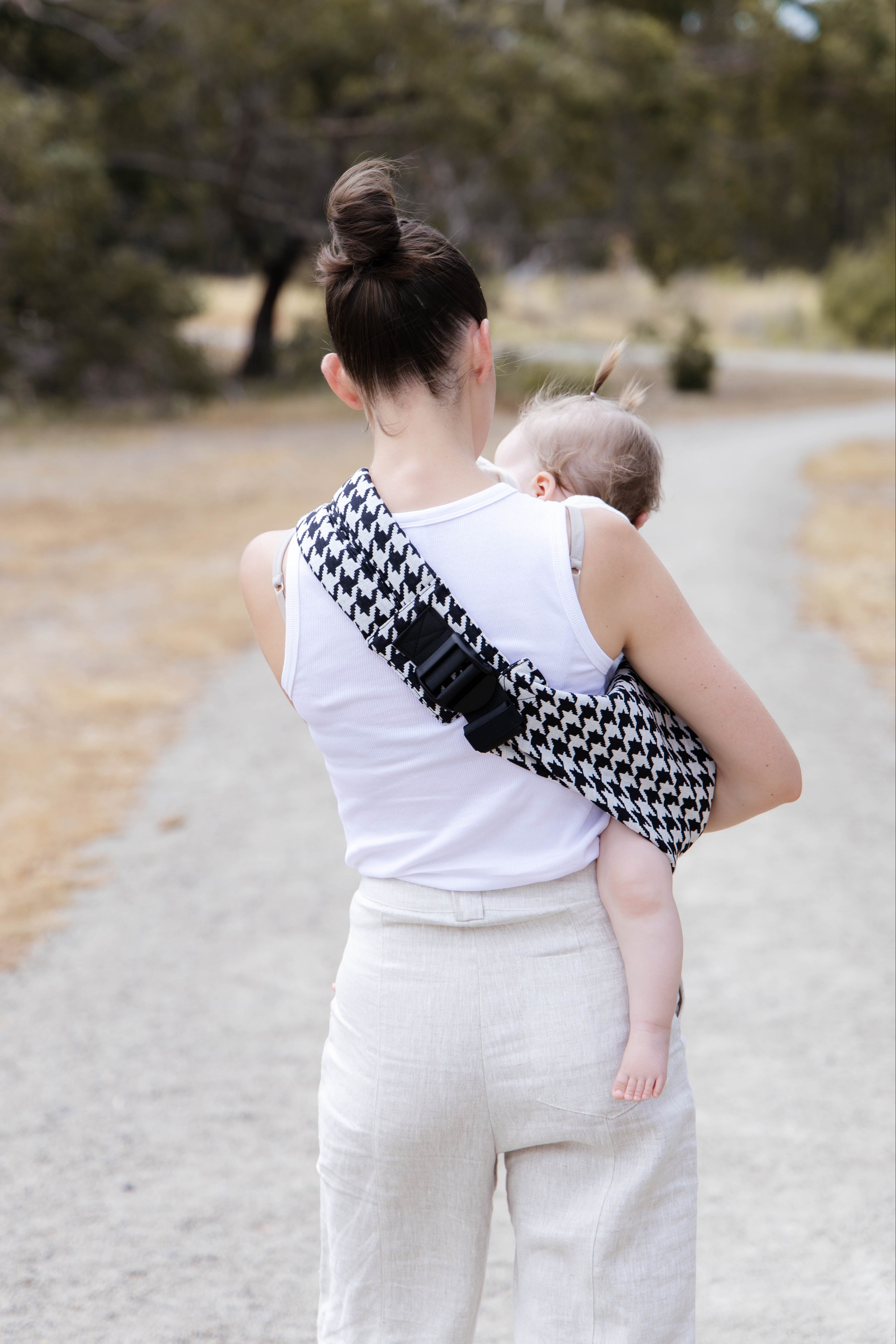 Black and White Houndstooth Sling